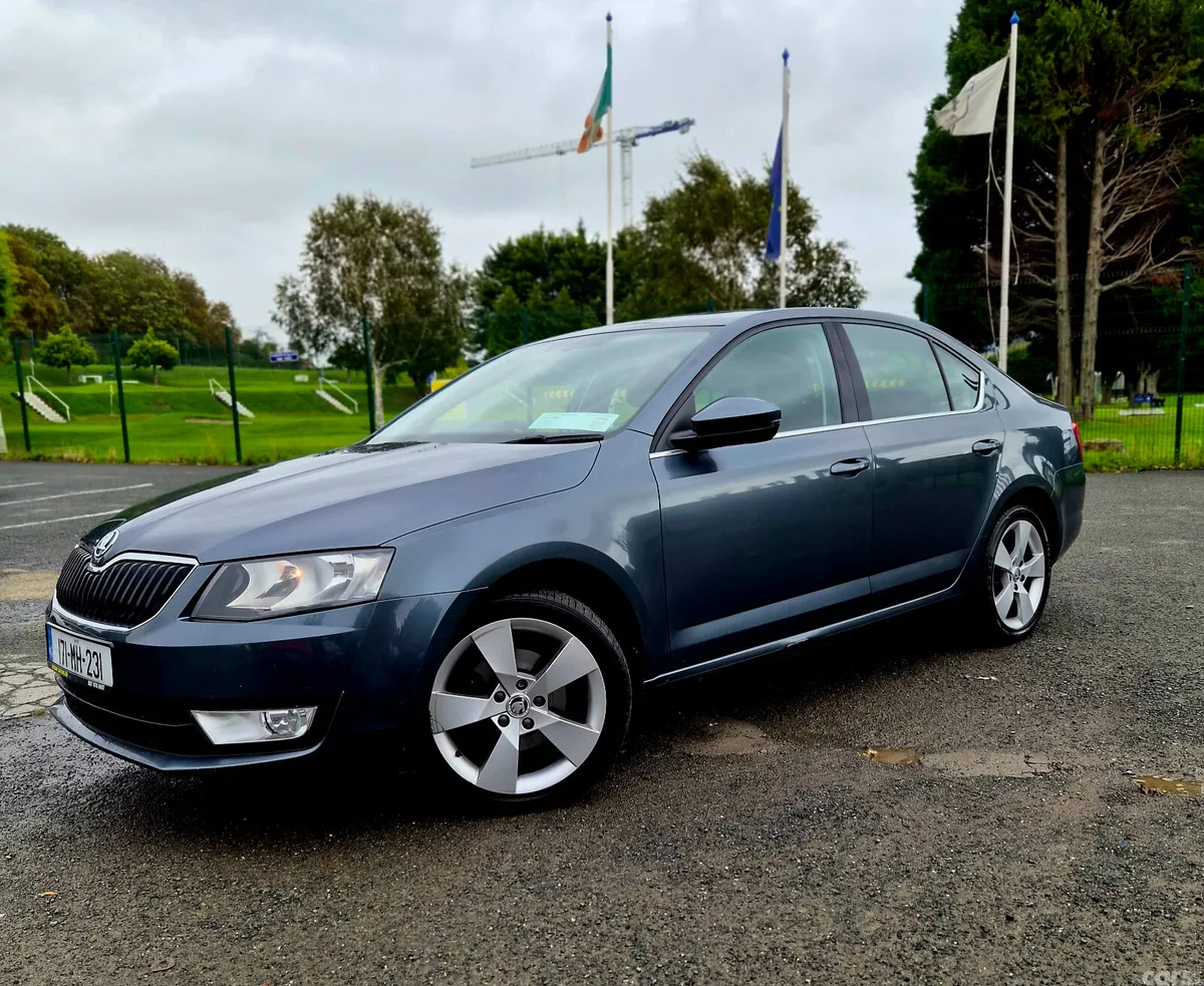 Skoda Octavia Saloon, Diesel, 2017, Grey