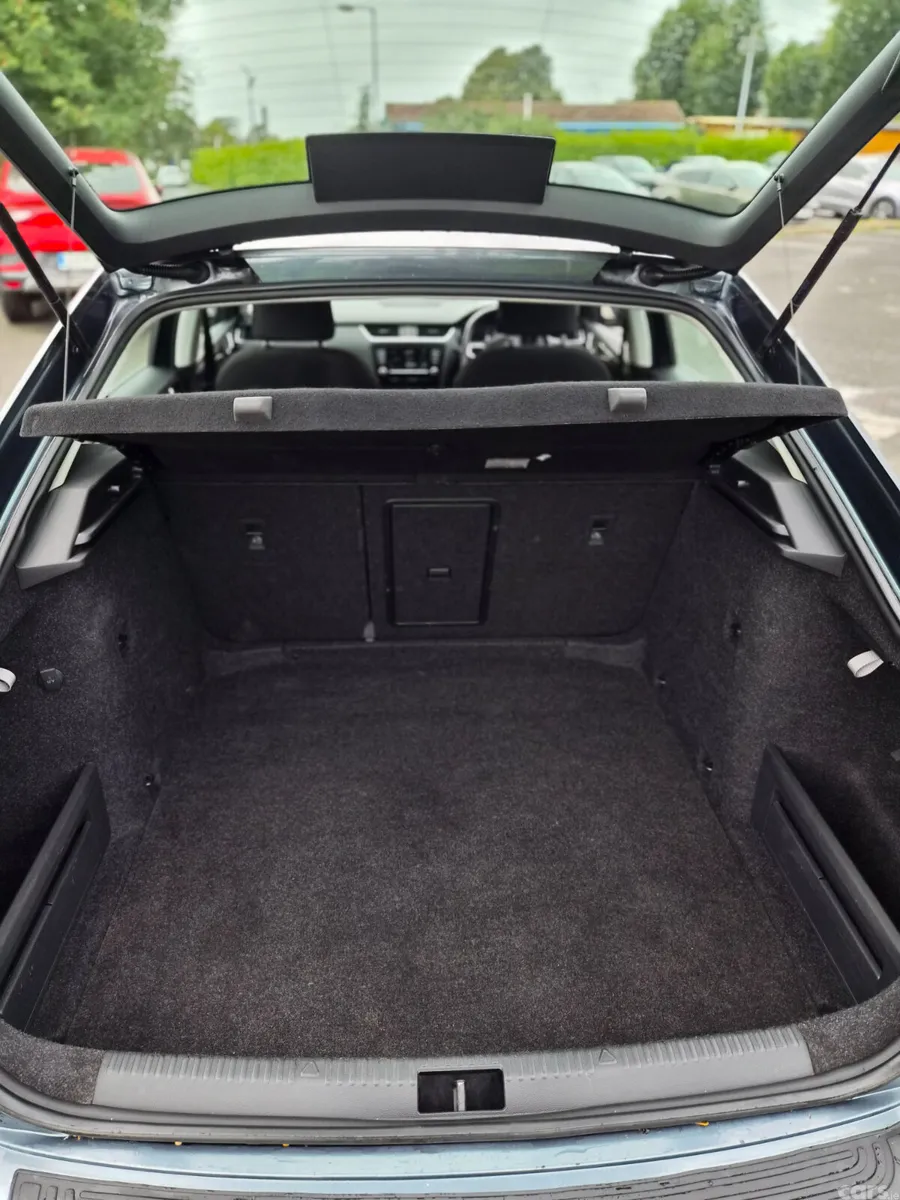 Skoda Octavia Saloon, Diesel, 2017, Grey