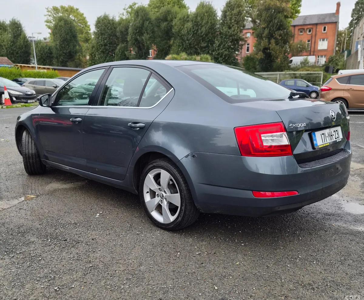 Skoda Octavia Saloon, Diesel, 2017, Grey