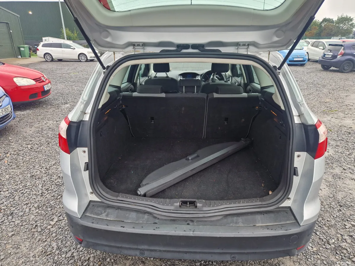 Ford Focus Estate, Petrol, 2011, Silver