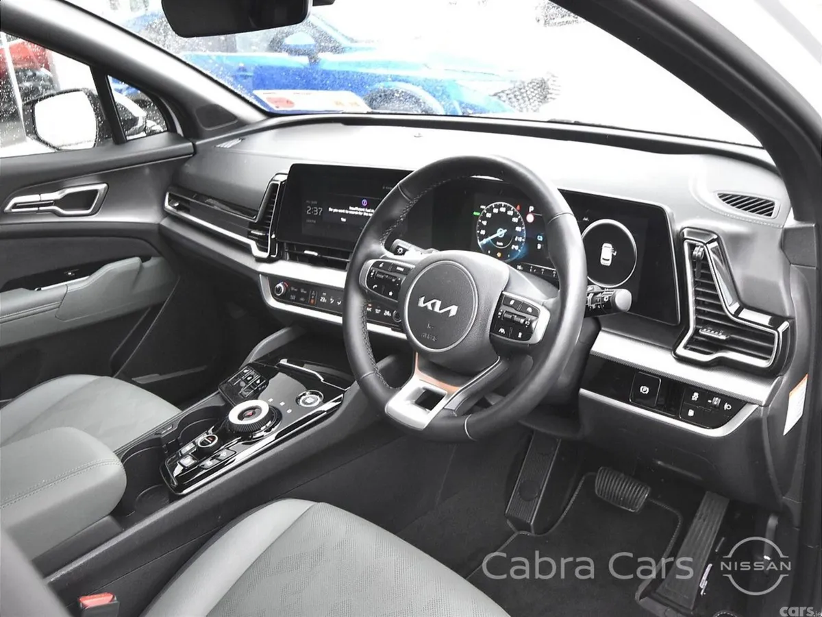 Kia Sportage SUV, Petrol Plug-in Hybrid, 2025, White