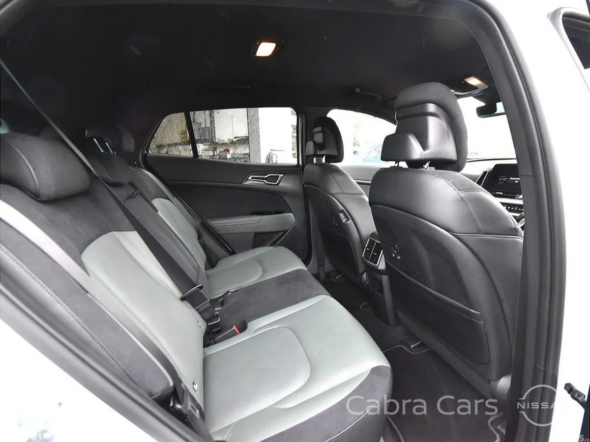 Kia Sportage SUV, Petrol Plug-in Hybrid, 2025, White
