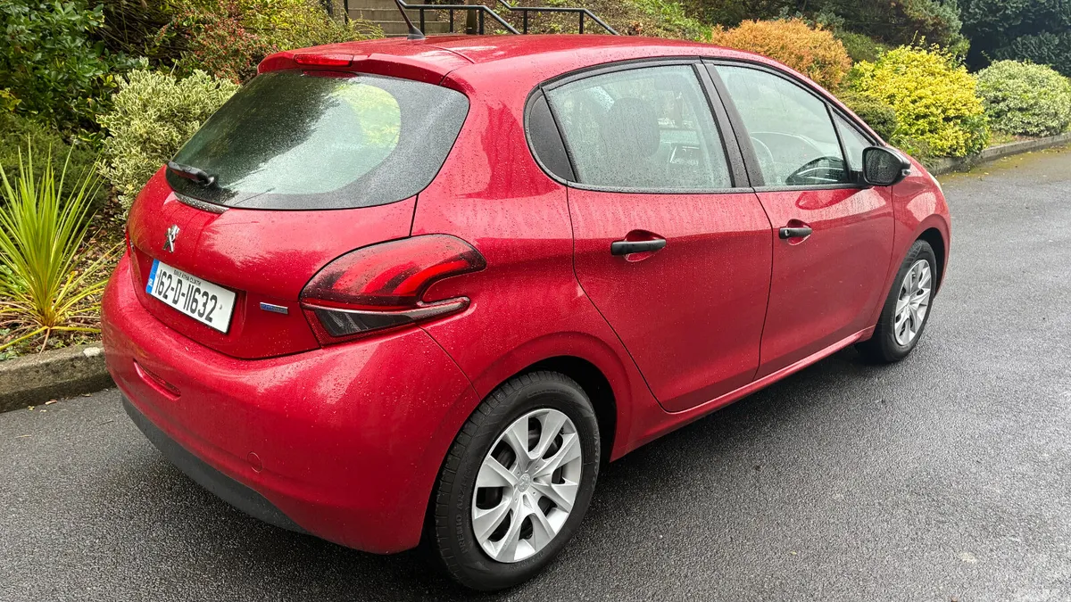 Peugeot 208 Hatchback, Petrol, 2016, Red