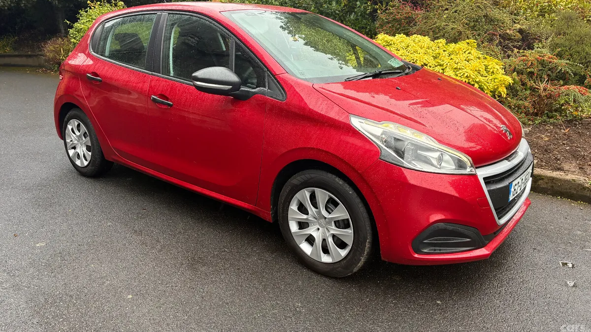 Peugeot 208 Hatchback, Petrol, 2016, Red