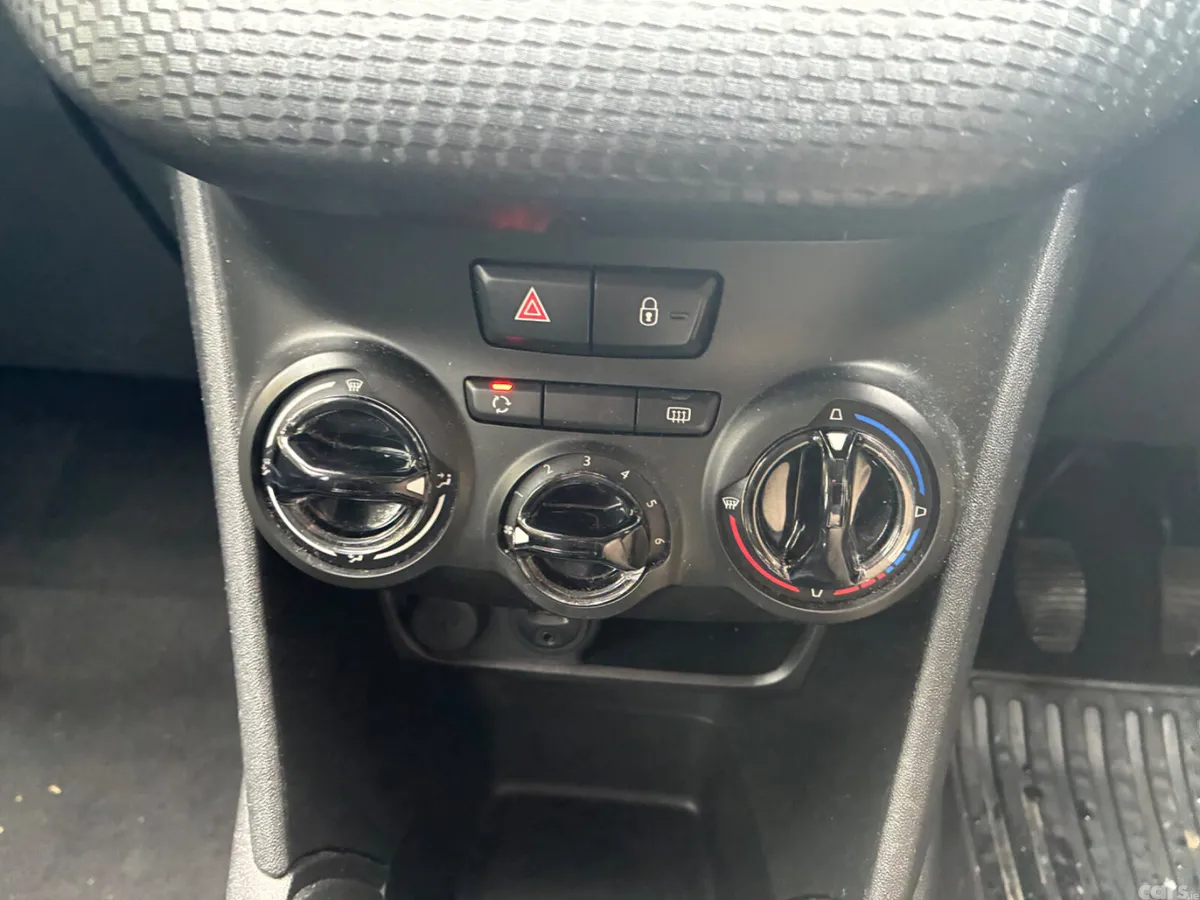 Peugeot 208 Hatchback, Petrol, 2016, Red