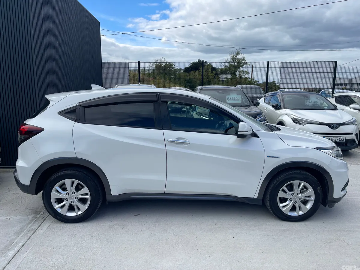 Honda Vezel SUV, Petrol Hybrid, 2018, White