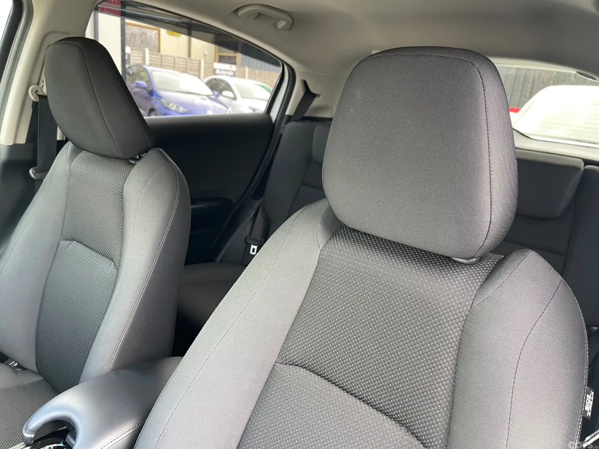 Honda Vezel SUV, Petrol Hybrid, 2018, White
