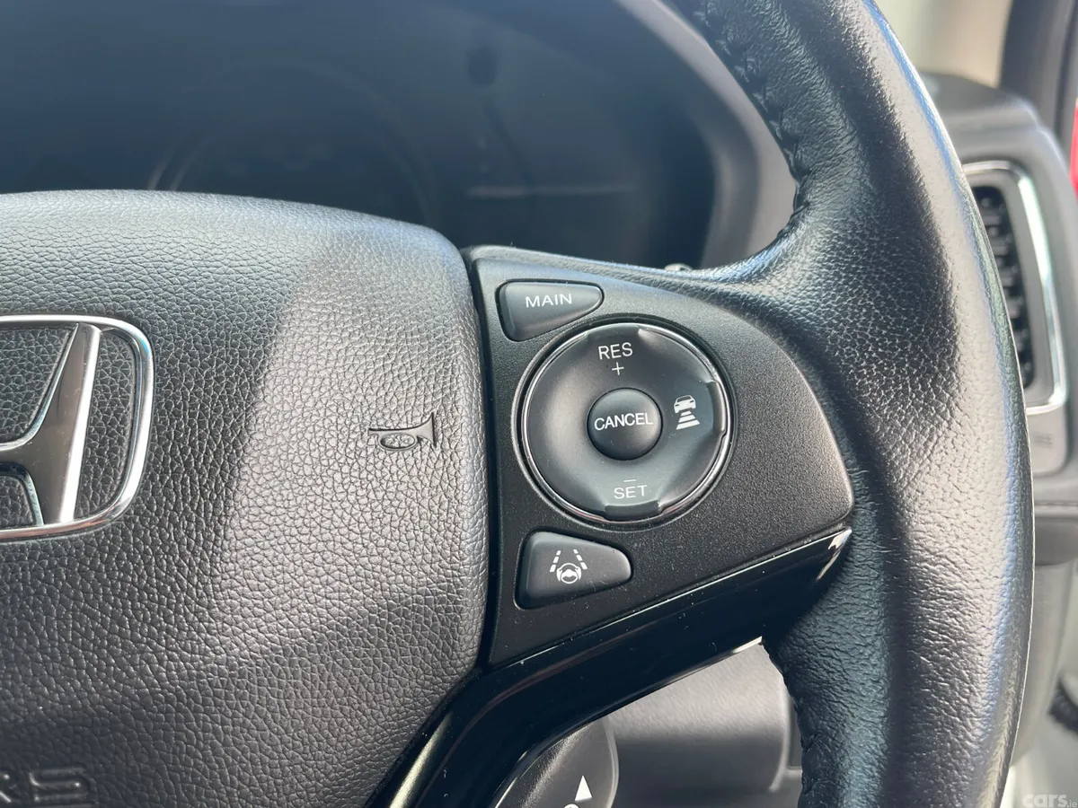 Honda Vezel SUV, Petrol Hybrid, 2018, White