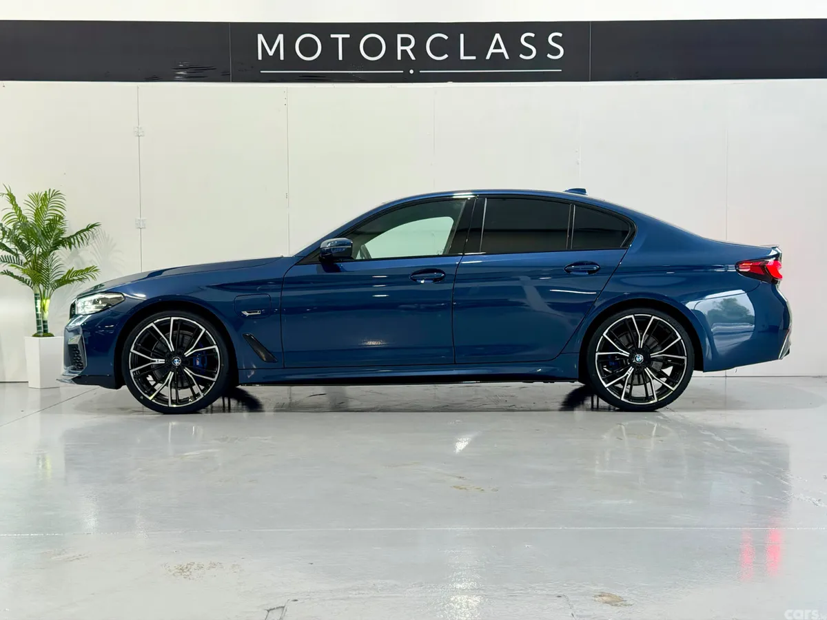 BMW 5-Series Saloon, Petrol Plug-in Hybrid, 2022, Blue