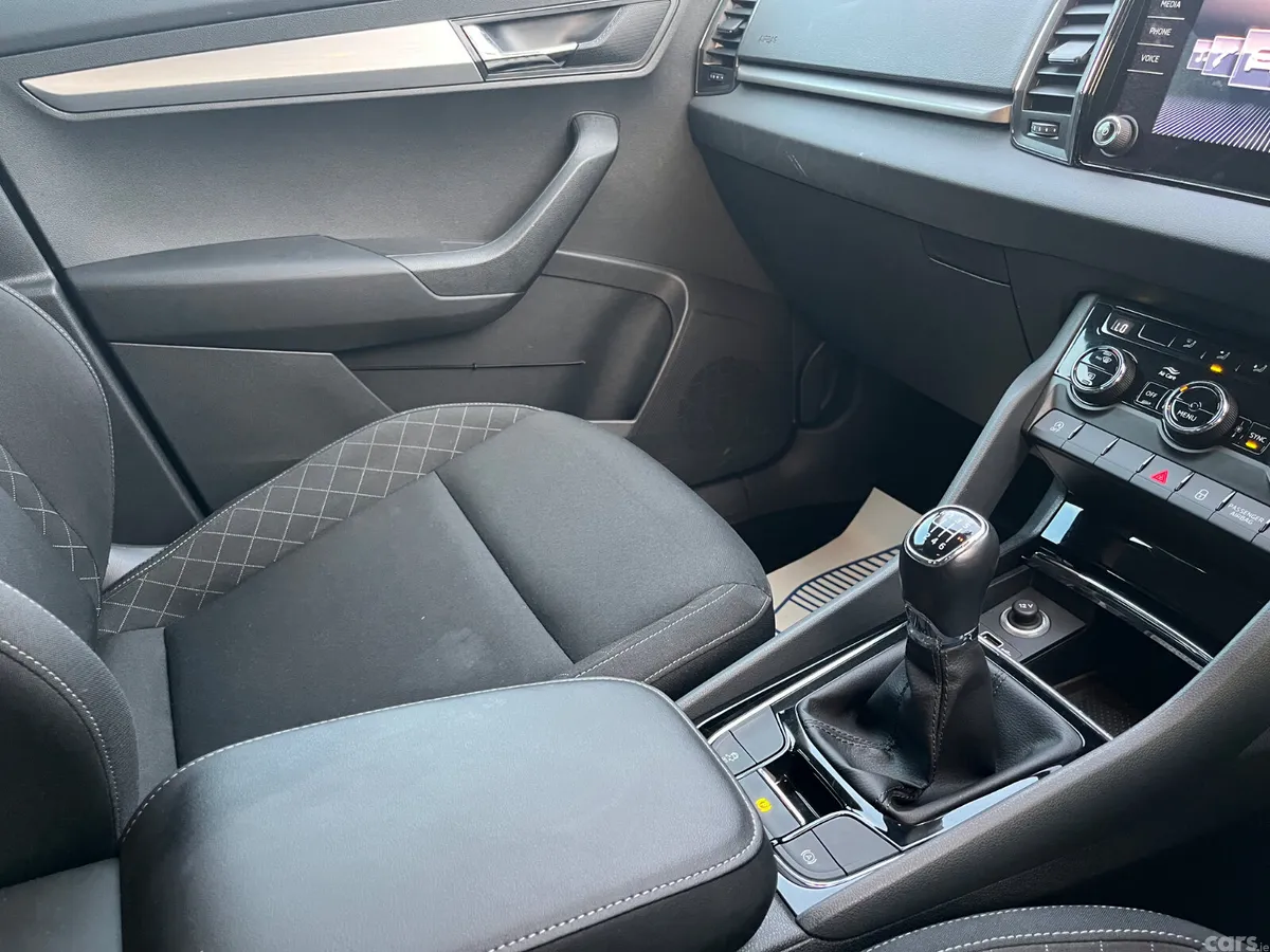 Skoda Karoq Estate, Petrol, 2019, Grey