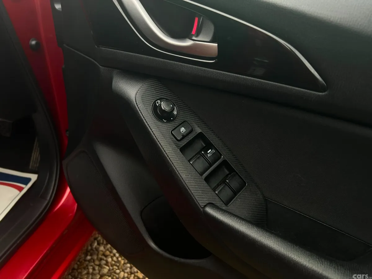 Mazda Mazda3 Hatchback, Diesel, 2015, Red