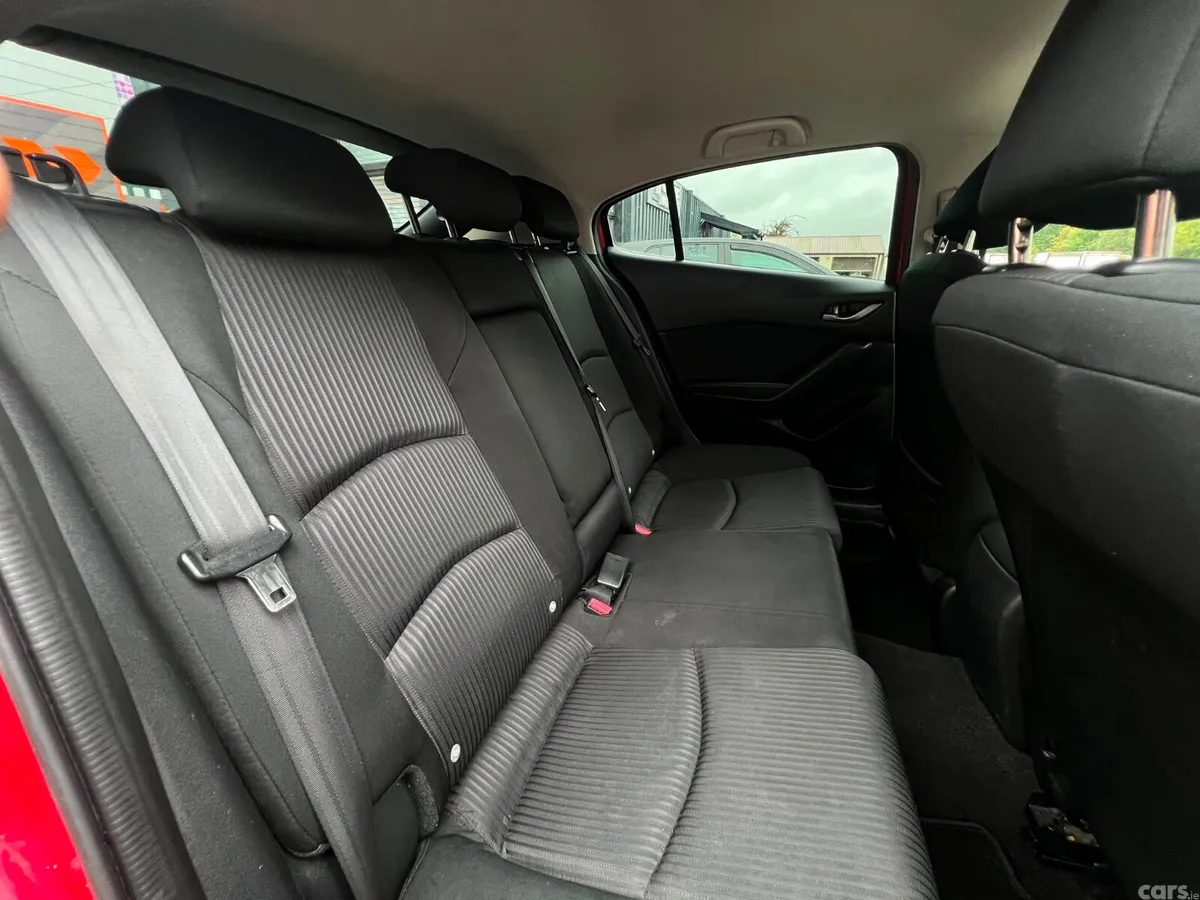 Mazda Mazda3 Hatchback, Diesel, 2015, Red