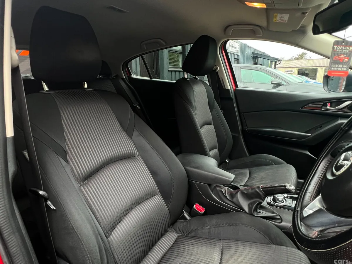 Mazda Mazda3 Hatchback, Diesel, 2015, Red