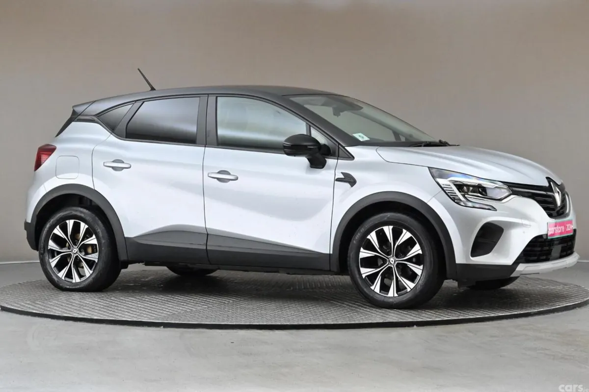 Renault Captur SUV, Petrol, 2024, Silver