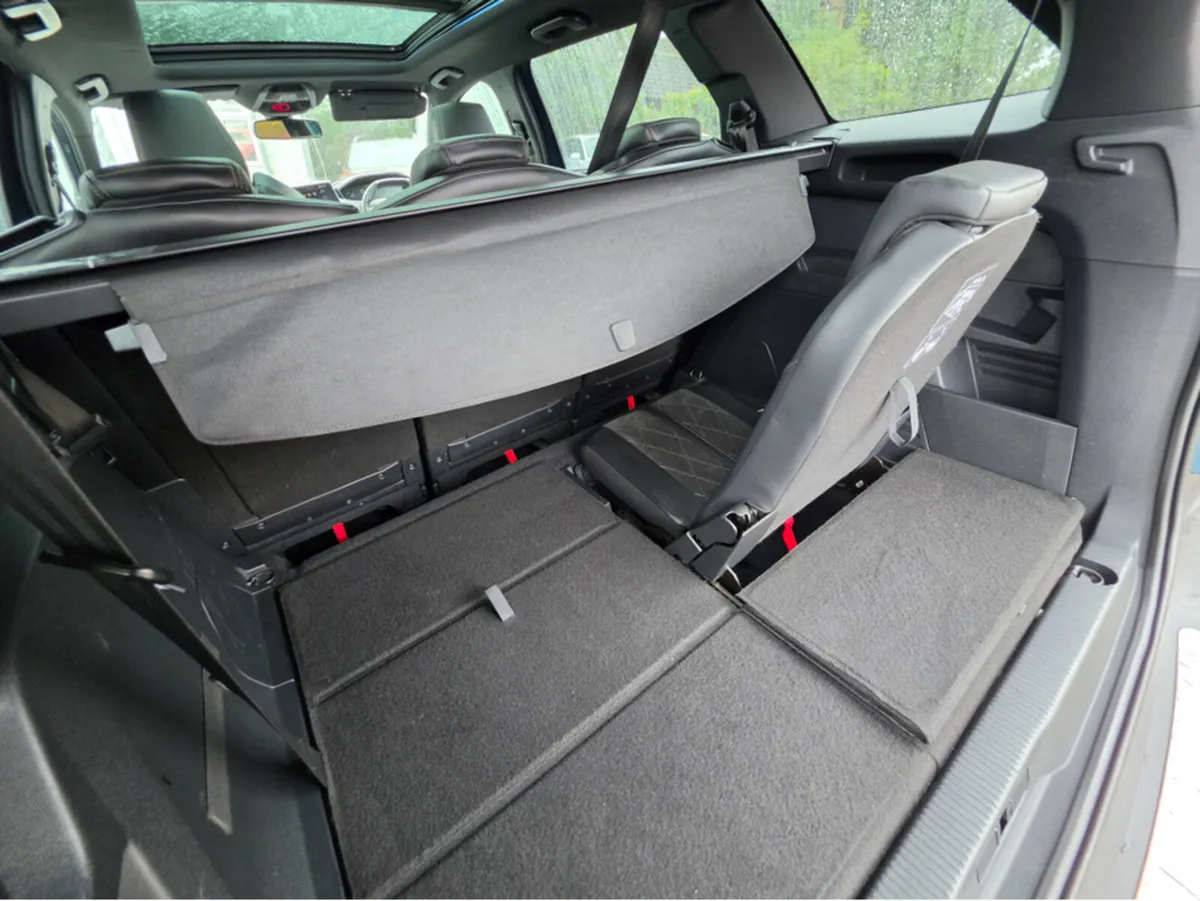 Peugeot 5008 MPV, Diesel, 2018, Green