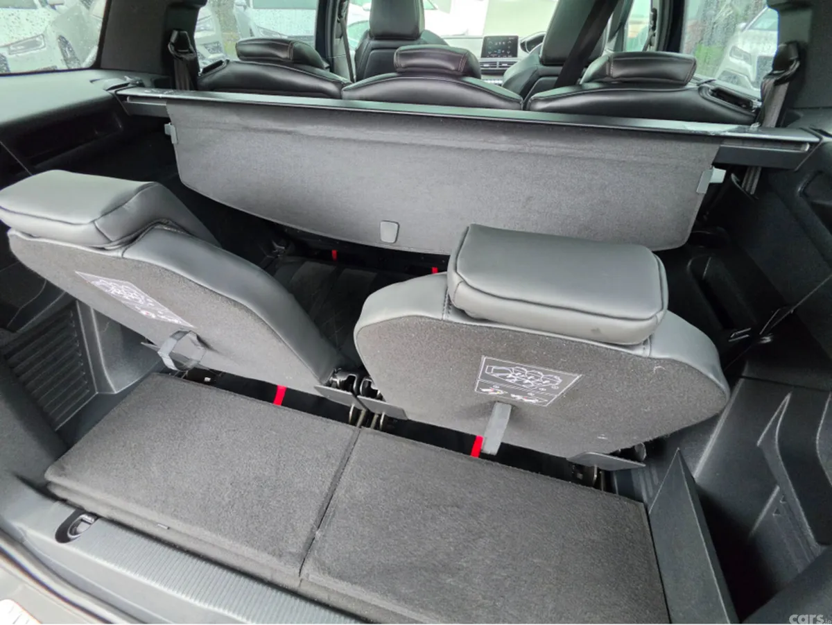 Peugeot 5008 MPV, Diesel, 2018, Green