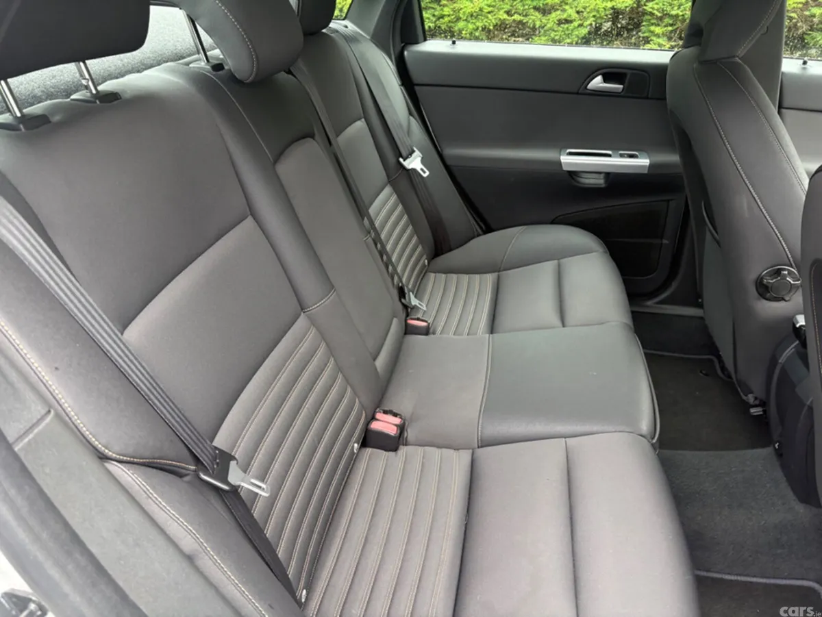 Volvo S40 Saloon, Diesel, 2011, White