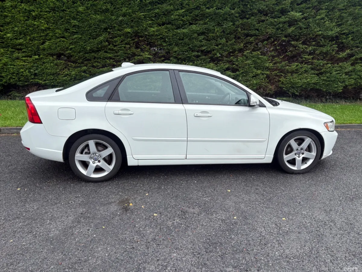 Volvo S40 Saloon, Diesel, 2011, White
