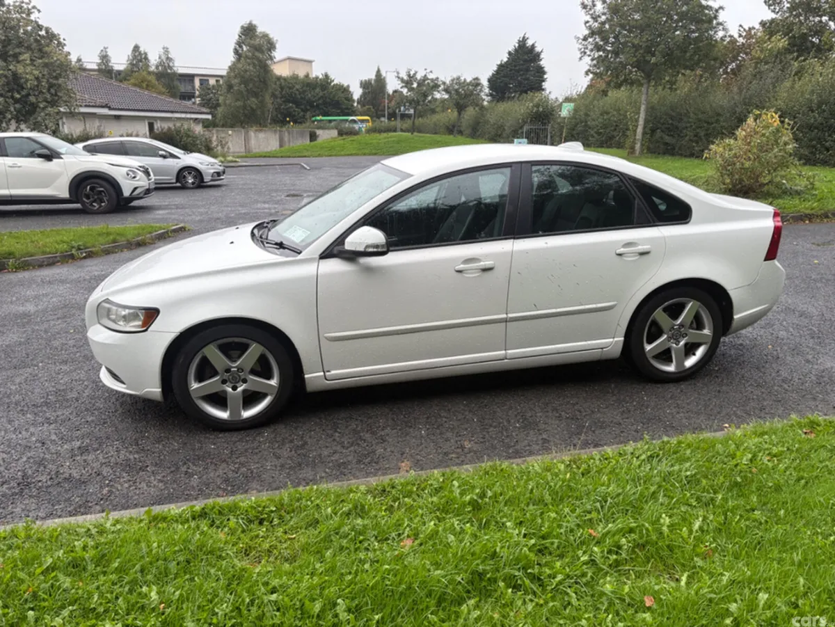 Volvo S40 Saloon, Diesel, 2011, White