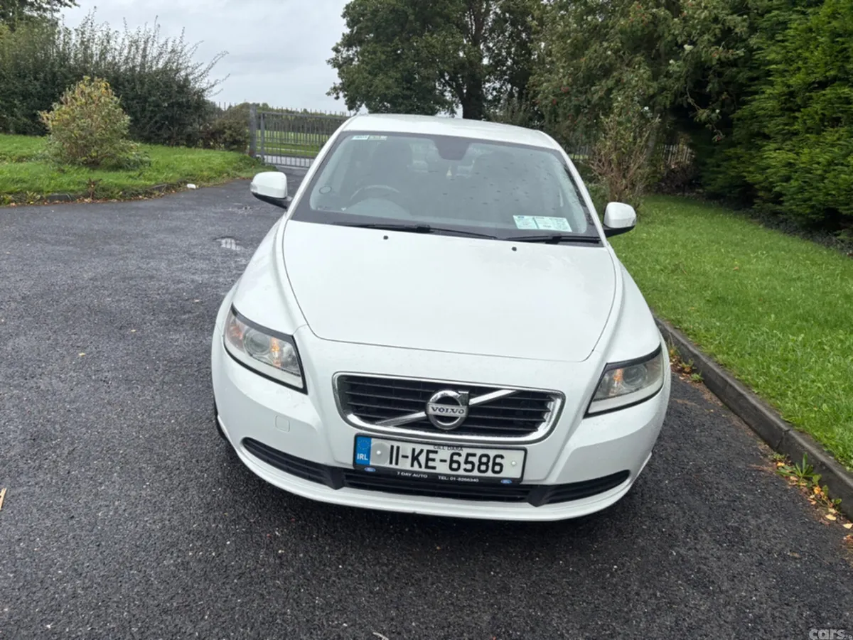 Volvo S40 Saloon, Diesel, 2011, White