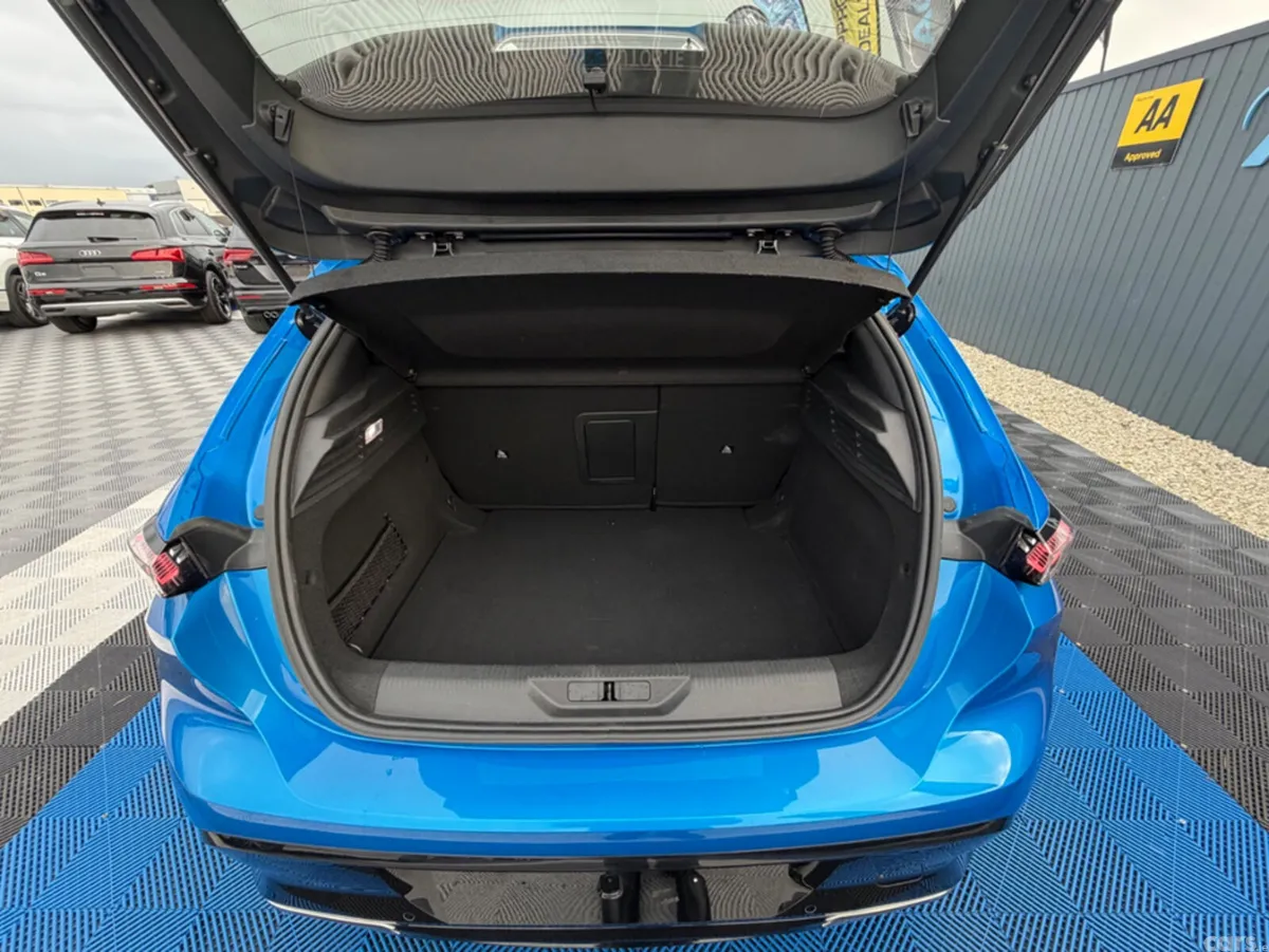 Peugeot 308 Hatchback, Diesel, 2023, Blue