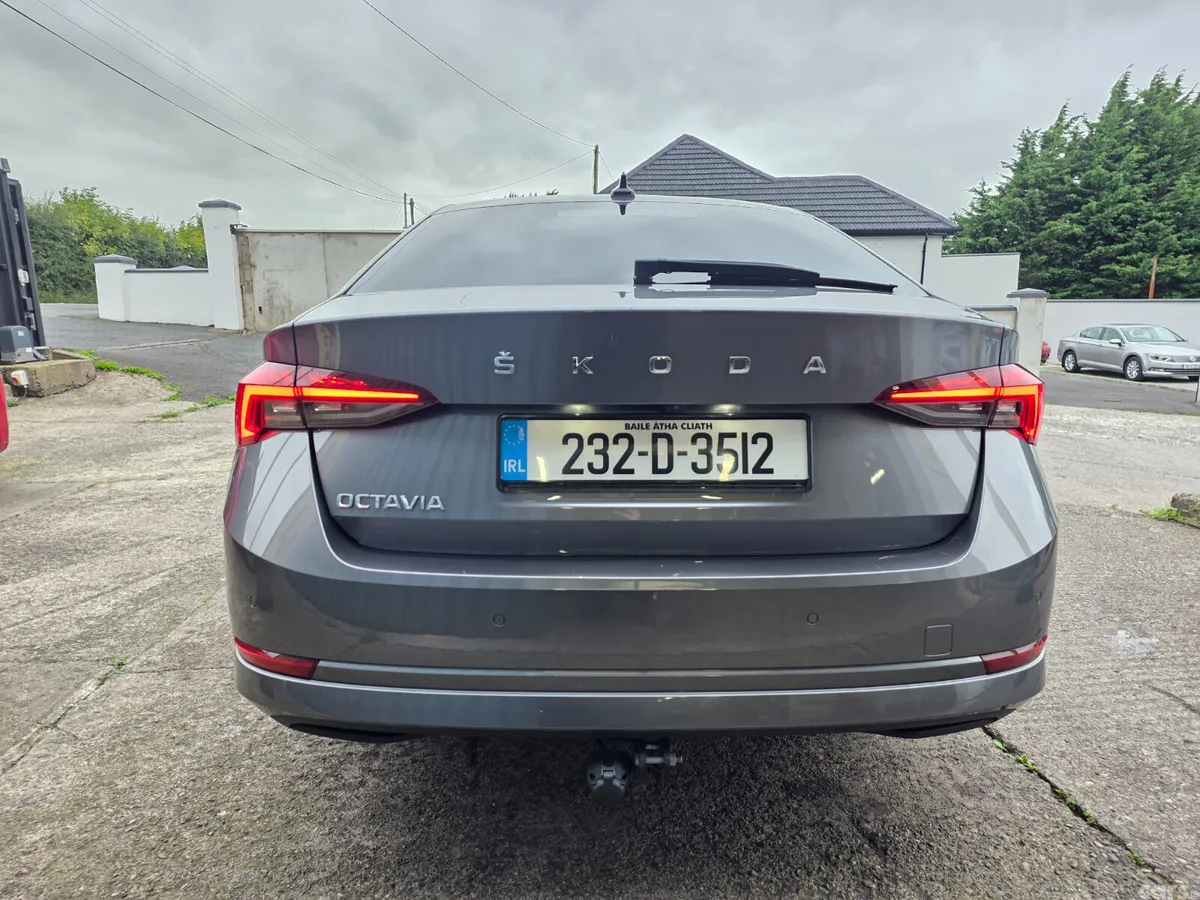 Skoda Octavia Saloon, Diesel, 2023, Grey