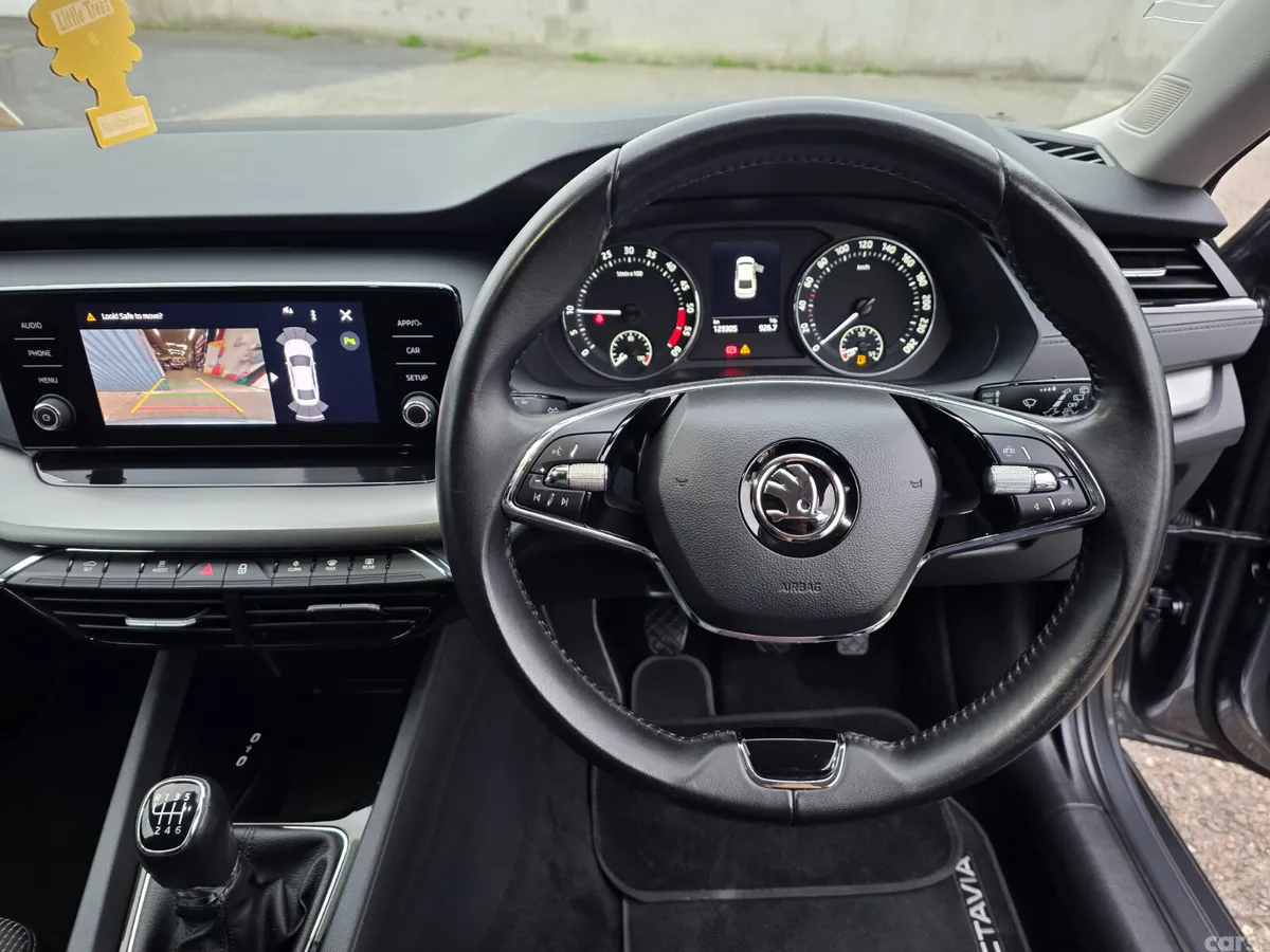 Skoda Octavia Saloon, Diesel, 2023, Grey
