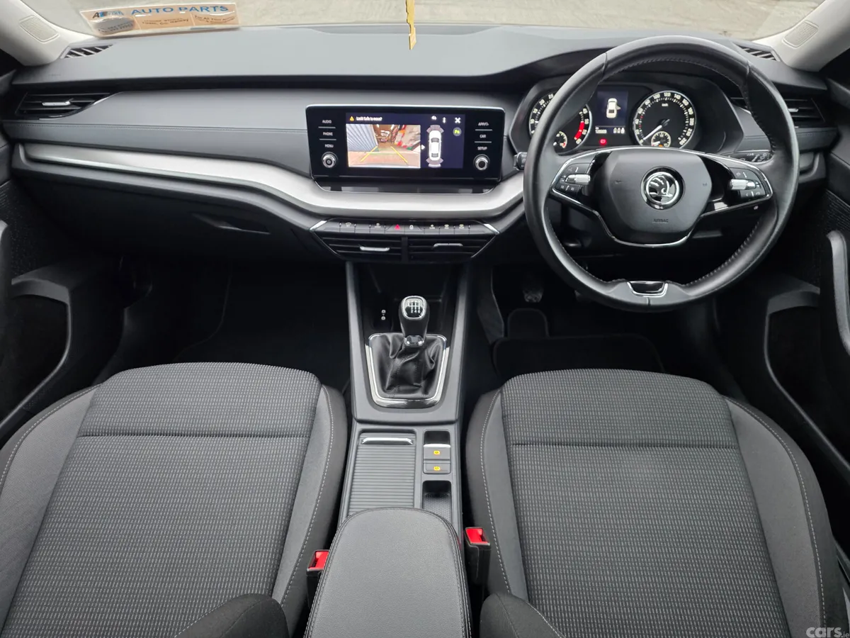Skoda Octavia Saloon, Diesel, 2023, Grey