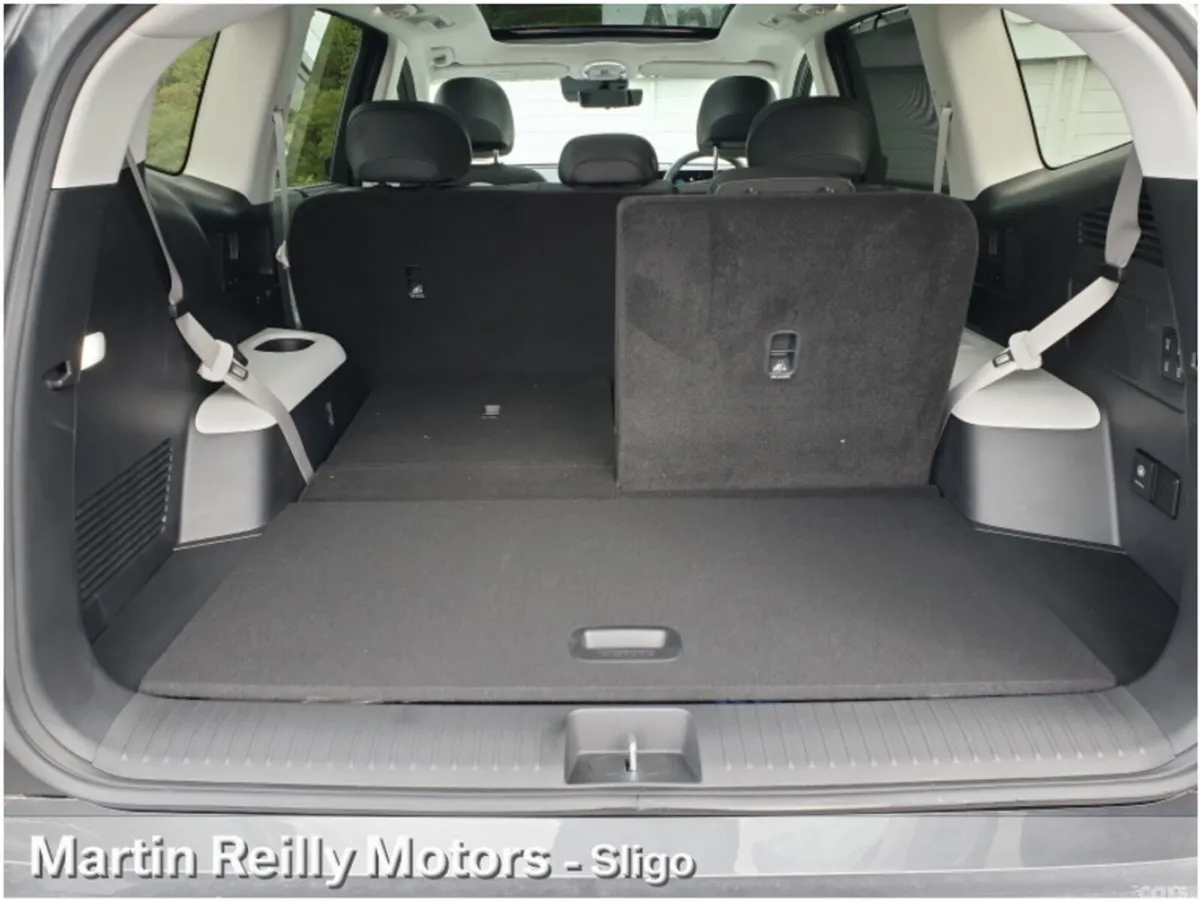 Hyundai IONIQ 9 MPV, Electric, 2026, Grey