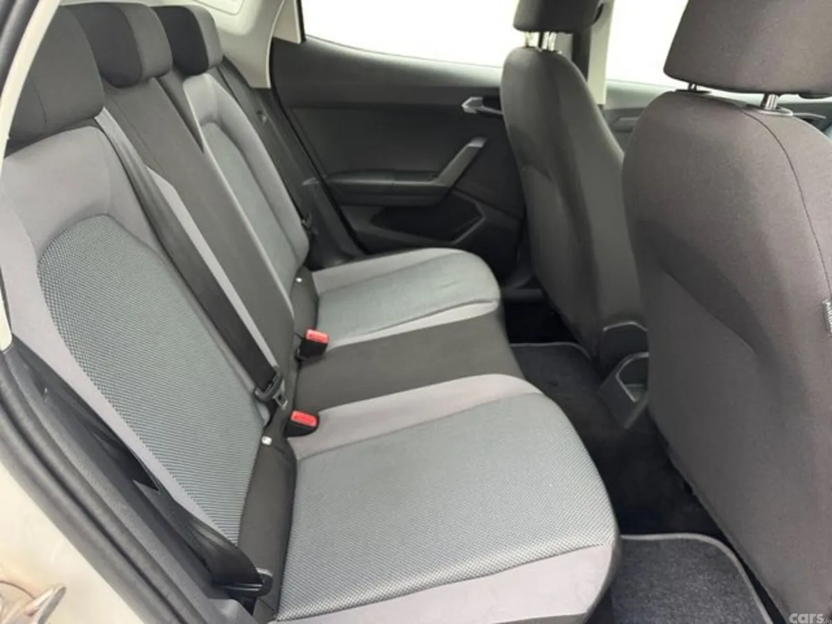 SEAT Arona Hatchback, Petrol, 2019, White