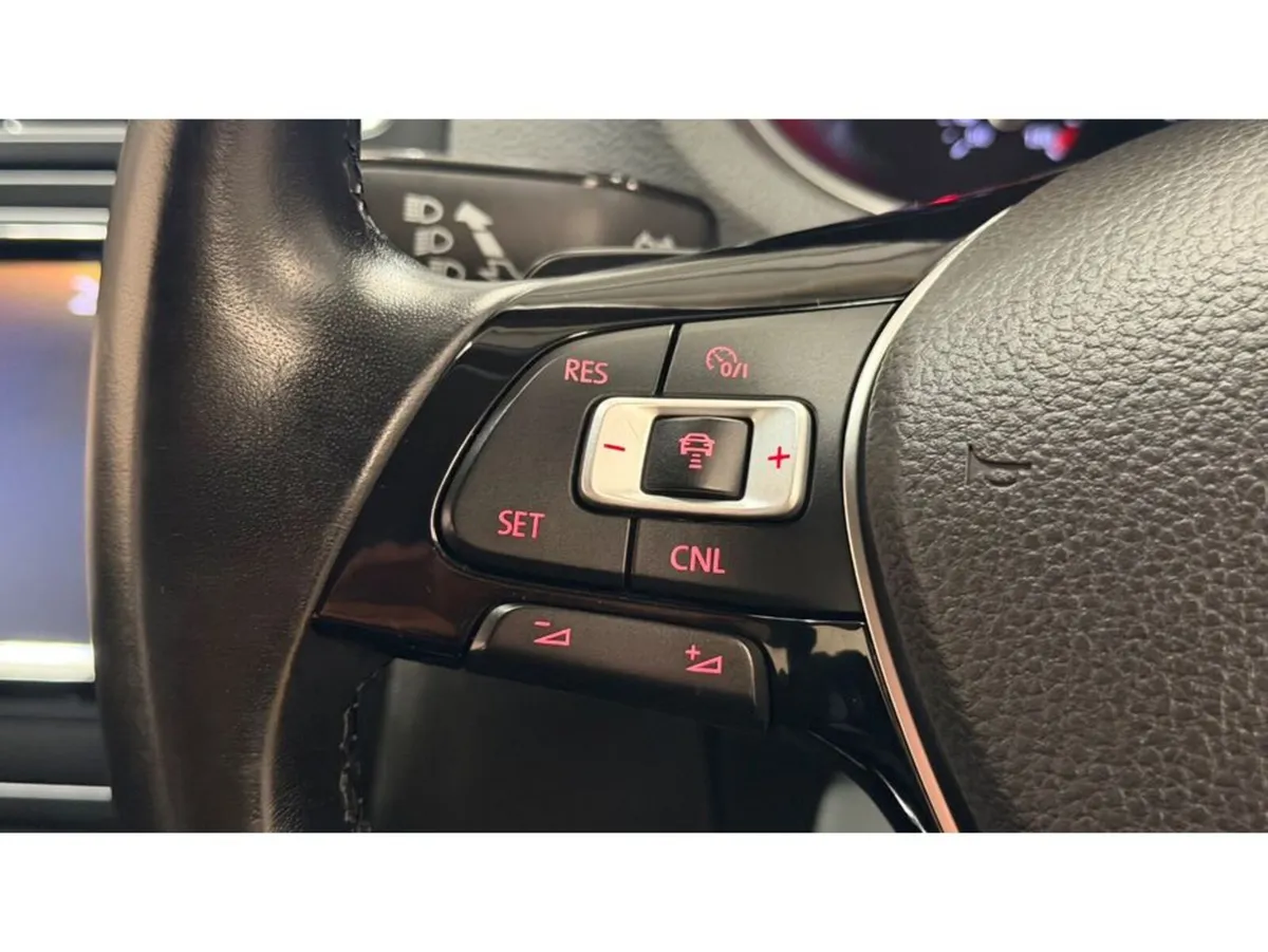 Volkswagen Polo Hatchback, Petrol, 2015, Red
