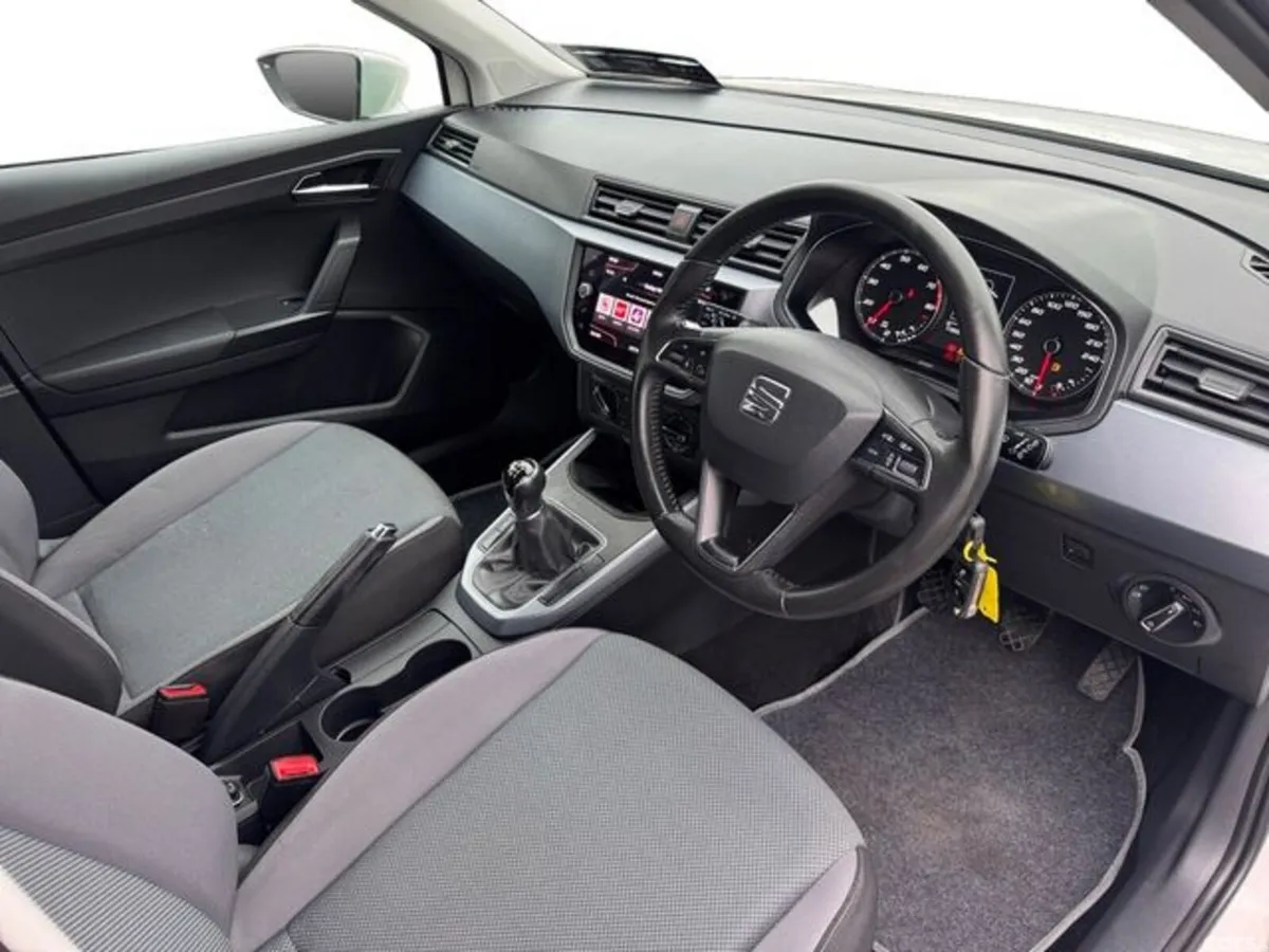 SEAT Arona Hatchback, Petrol, 2019, White
