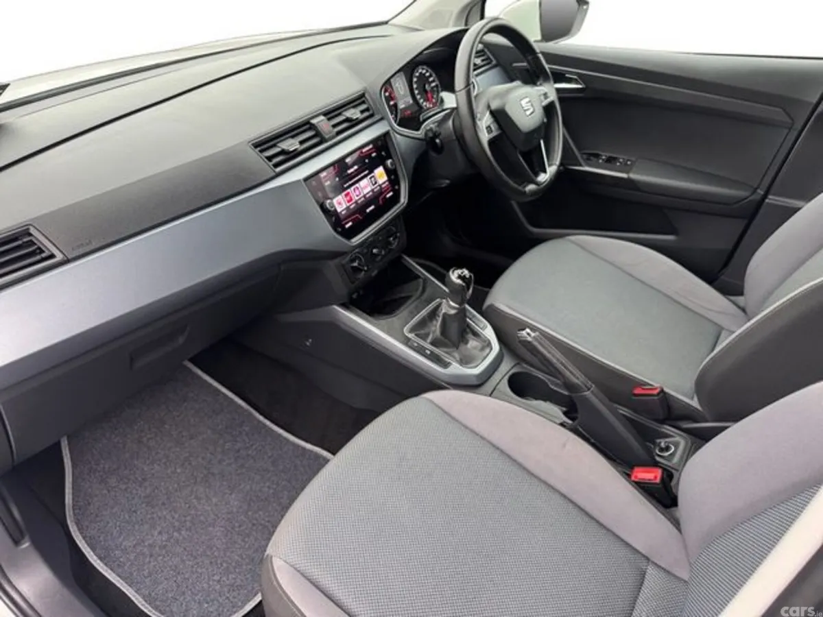 SEAT Arona Hatchback, Petrol, 2019, White