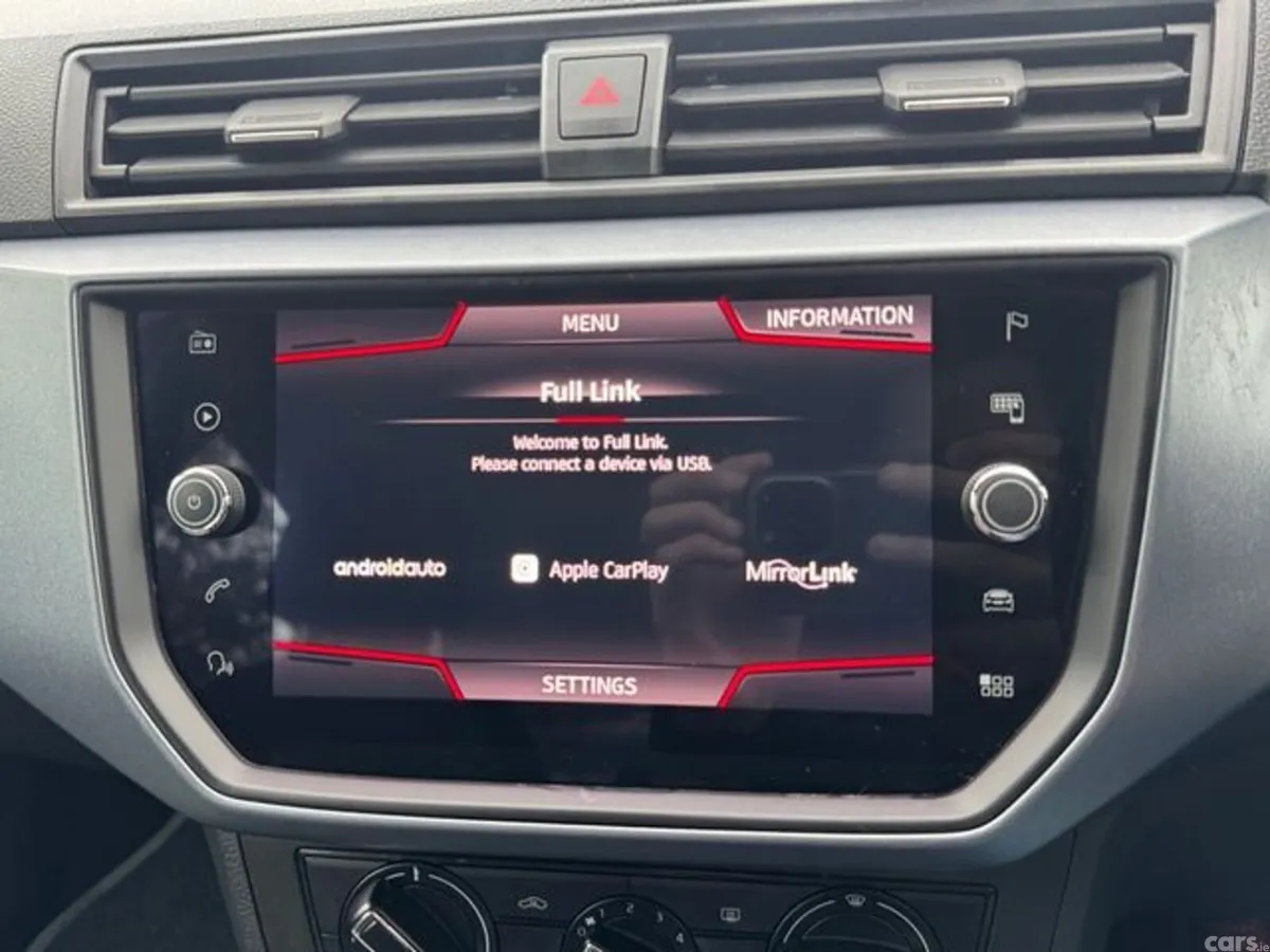SEAT Arona Hatchback, Petrol, 2019, White