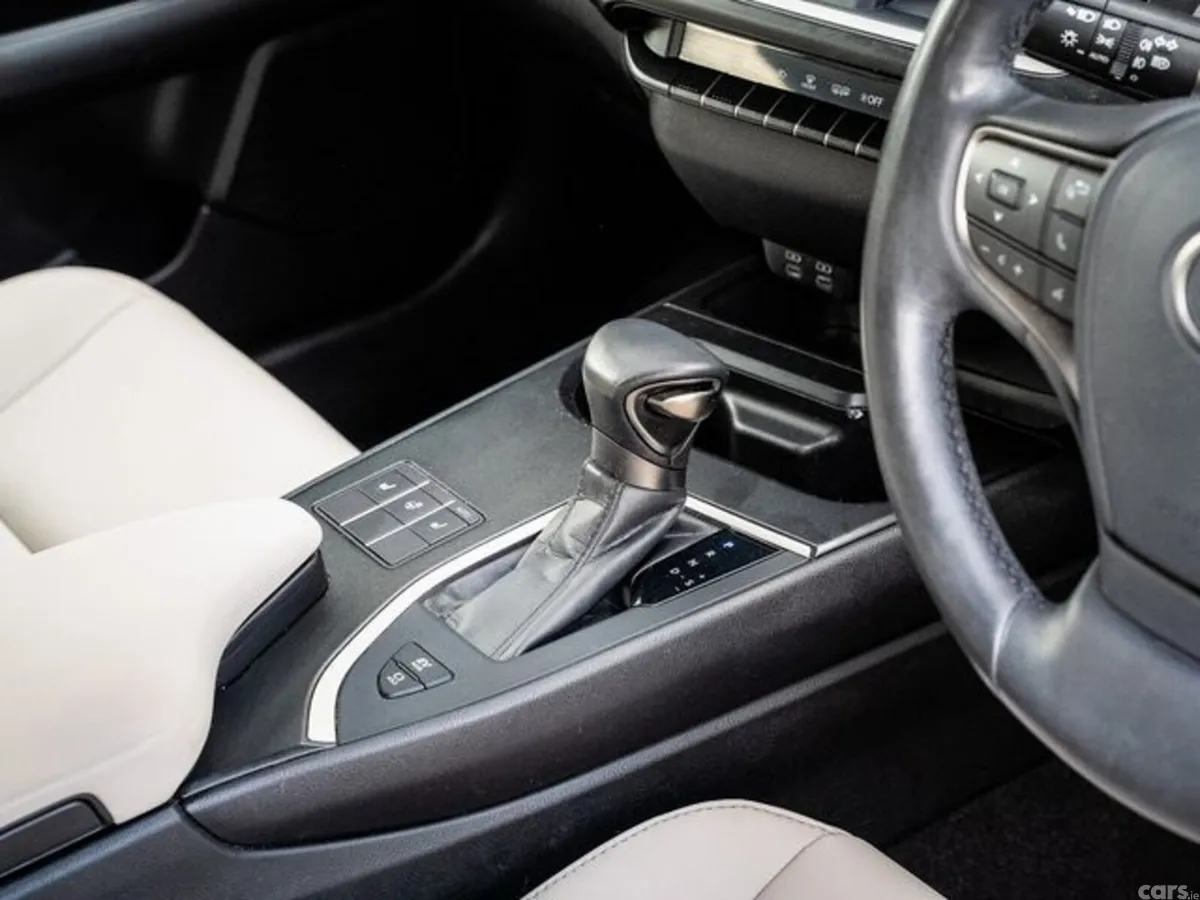 Lexus UX Estate, Petrol Hybrid, 2023, Silver