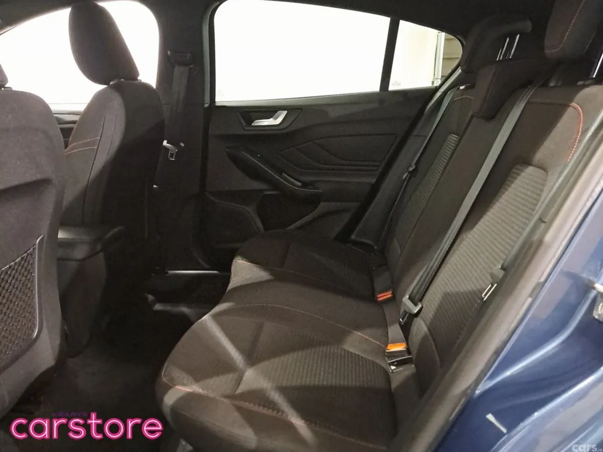Ford Focus Hatchback, Diesel, 2024, Blue