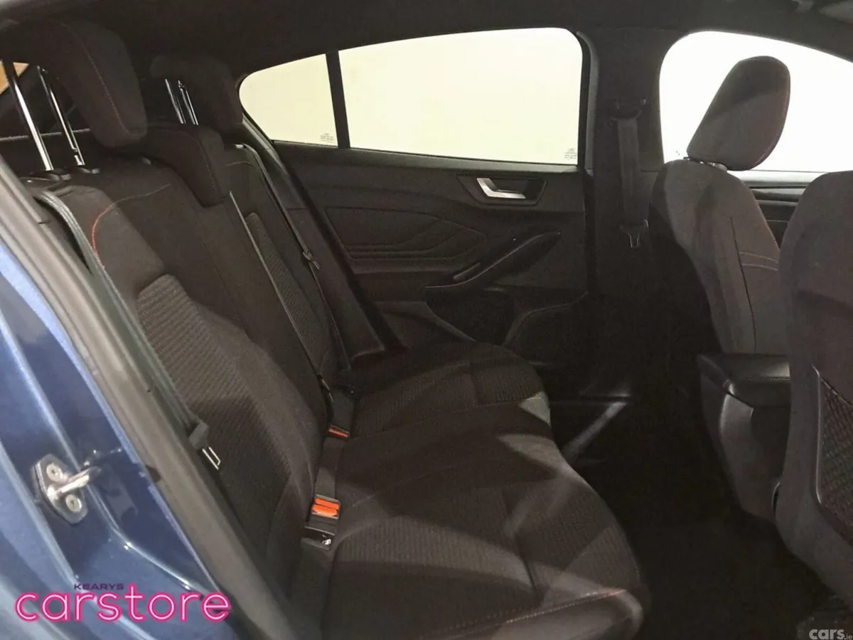 Ford Focus Hatchback, Diesel, 2024, Blue