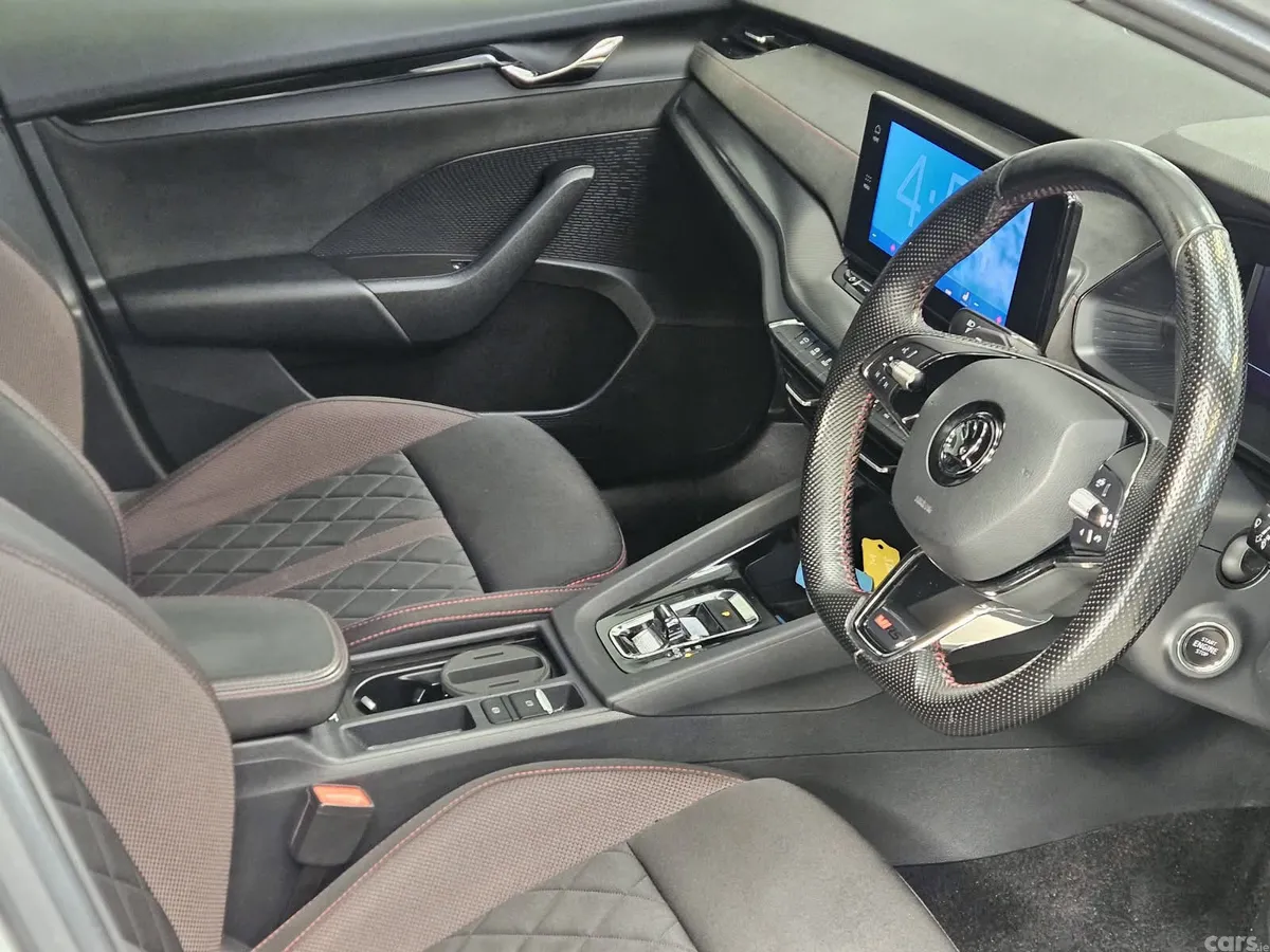 Skoda Octavia Estate, Petrol Hybrid, 2022, White