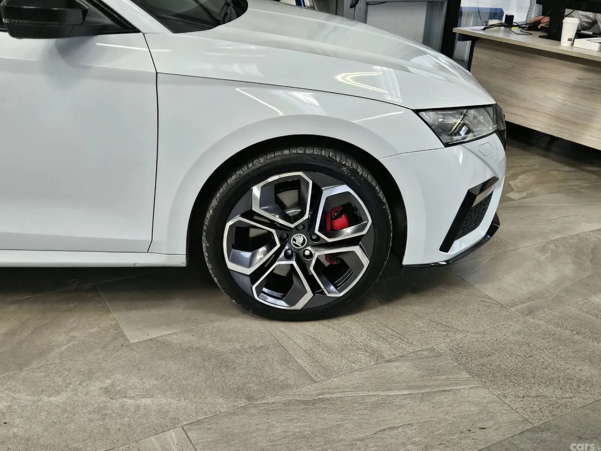 Skoda Octavia Estate, Petrol Hybrid, 2022, White
