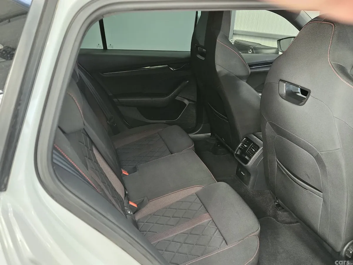 Skoda Octavia Estate, Petrol Hybrid, 2022, White