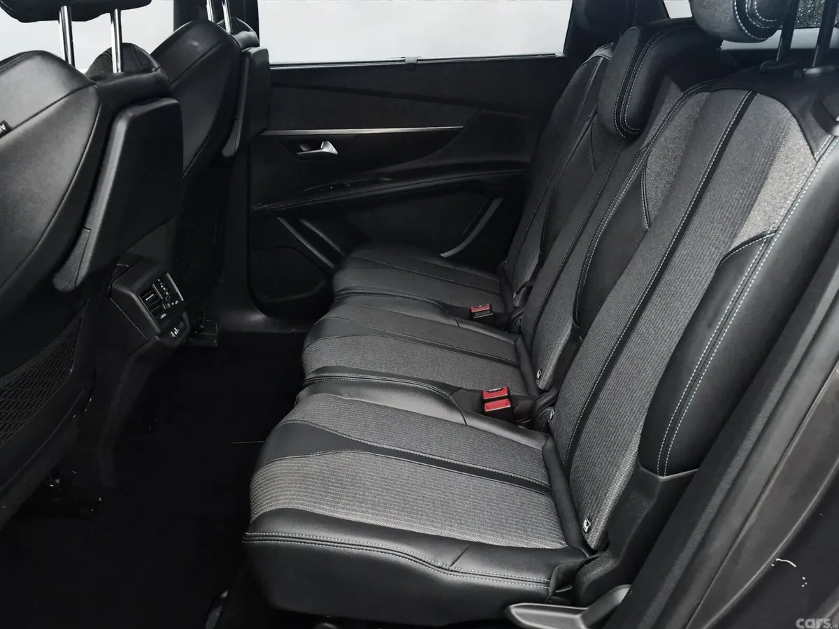 Peugeot 5008 MPV, Diesel, 2023, Grey
