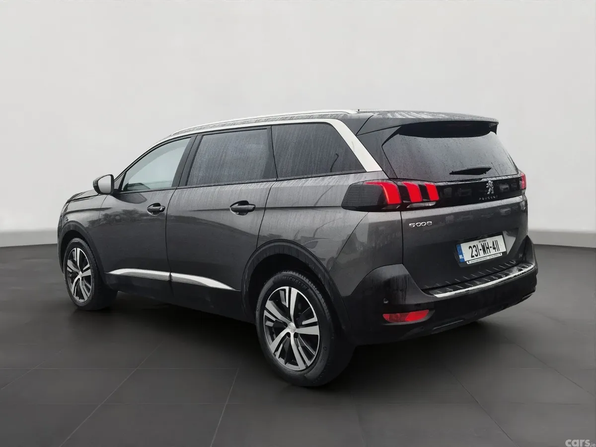 Peugeot 5008 MPV, Diesel, 2023, Grey
