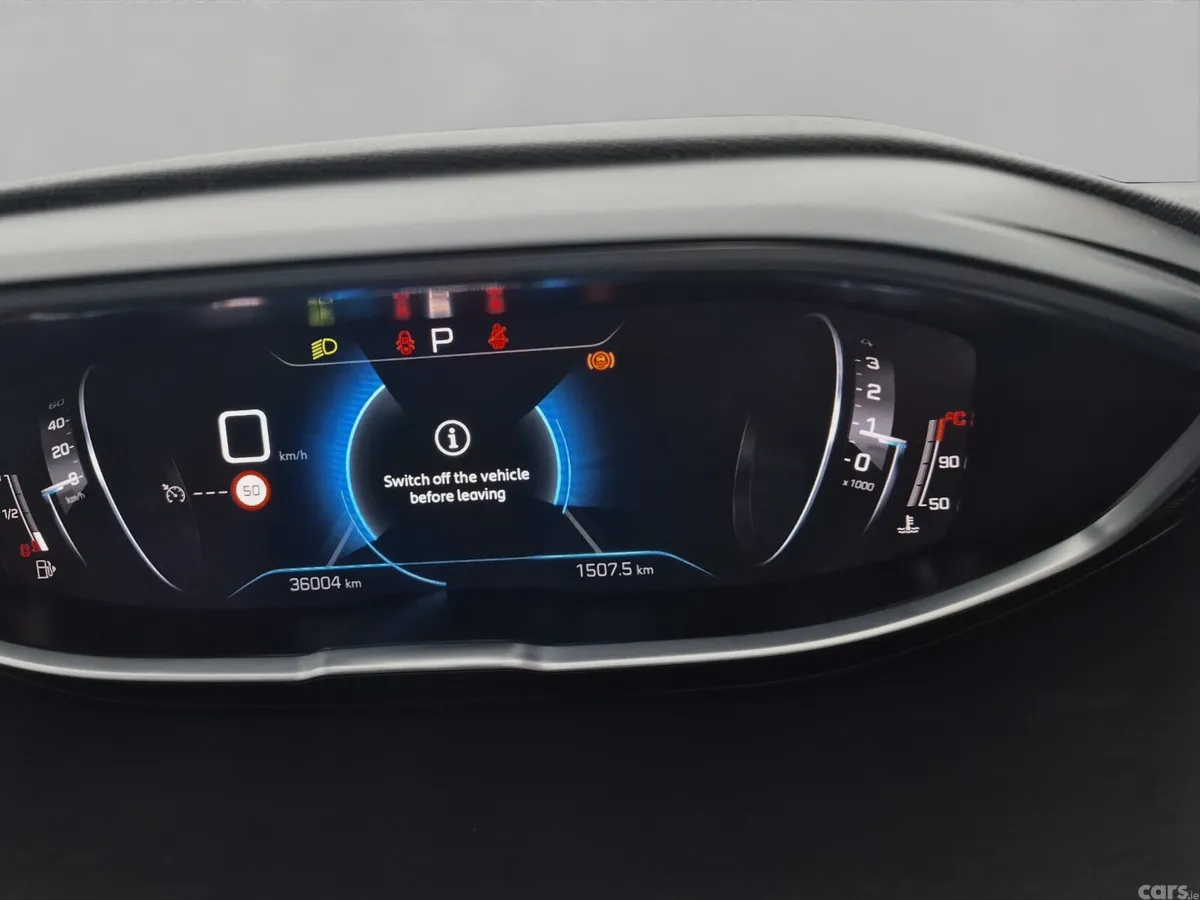 Peugeot 5008 MPV, Diesel, 2023, Grey