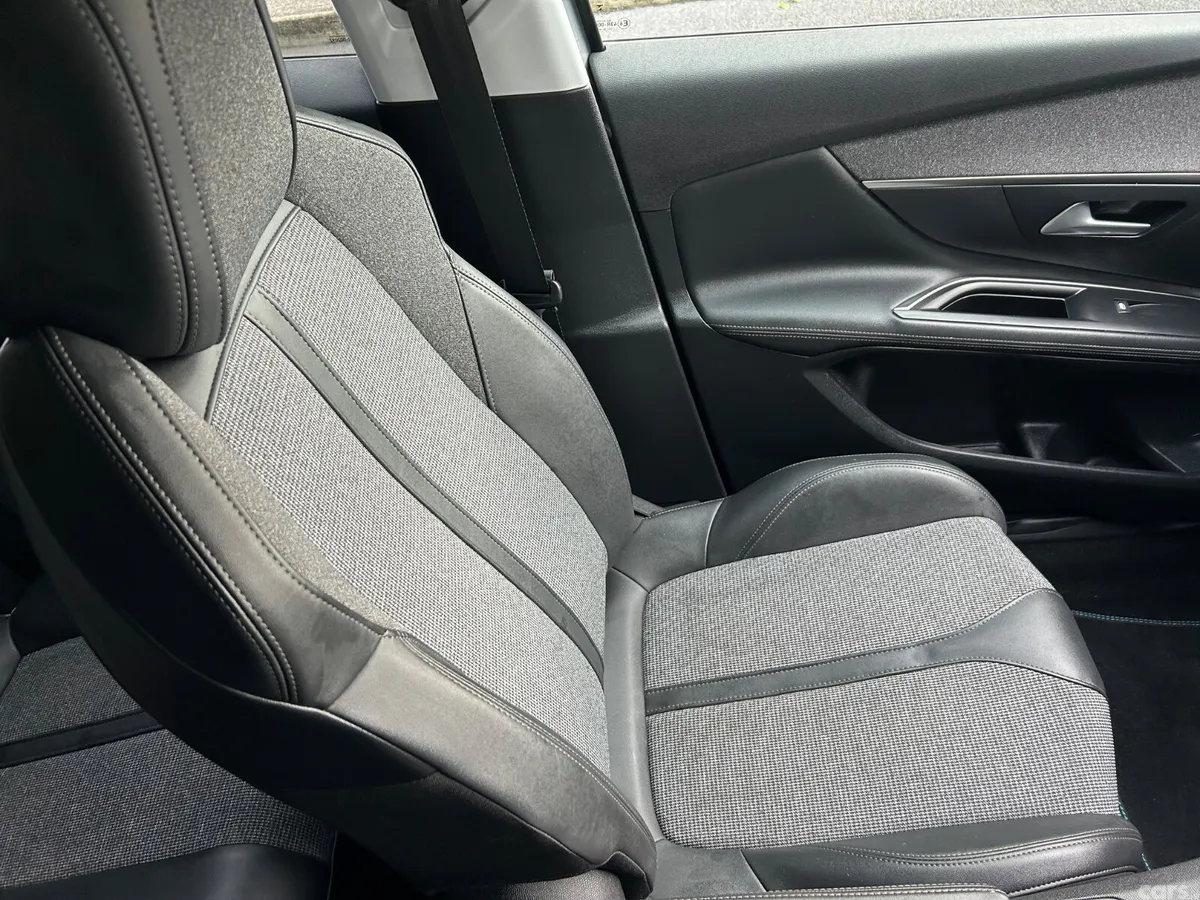 Peugeot 3008 MPV, Petrol, 2020, Grey