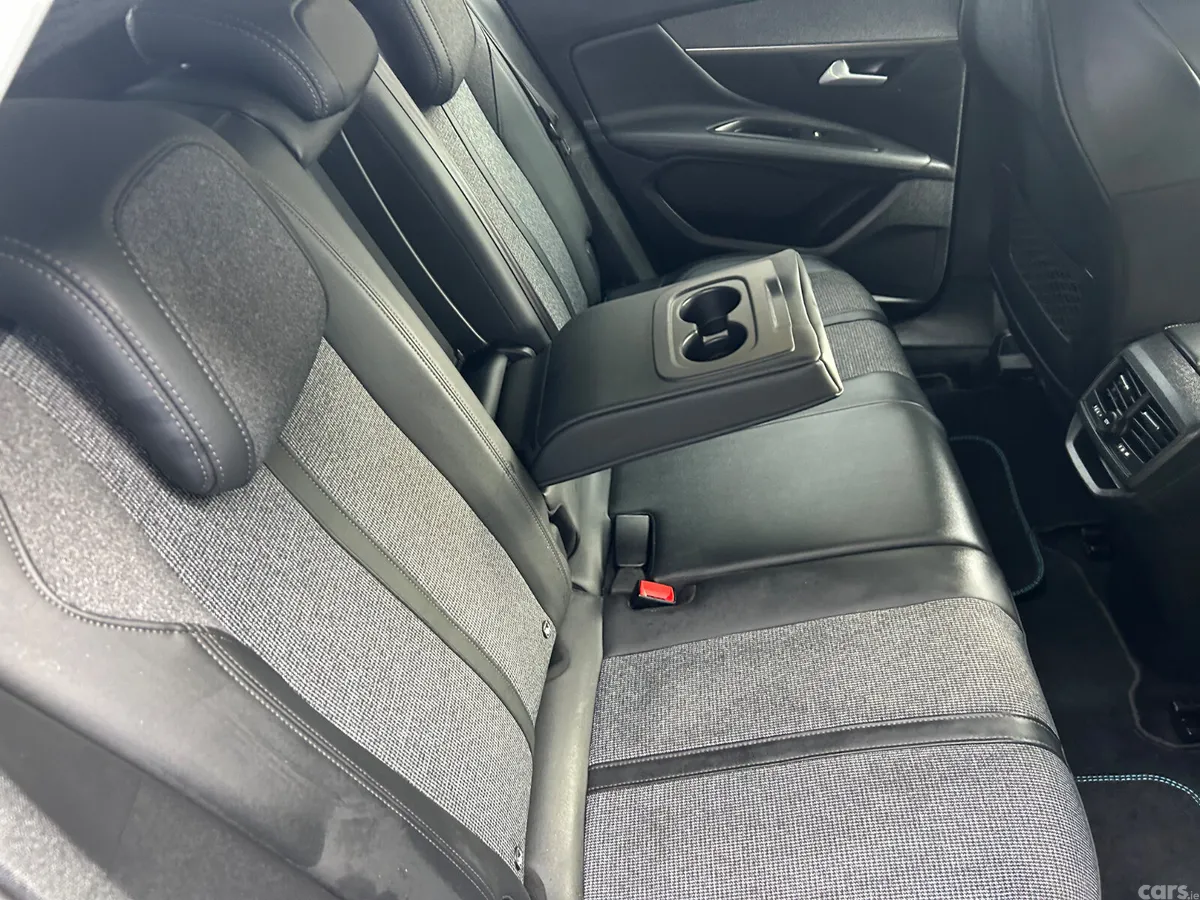 Peugeot 3008 MPV, Petrol, 2020, Grey