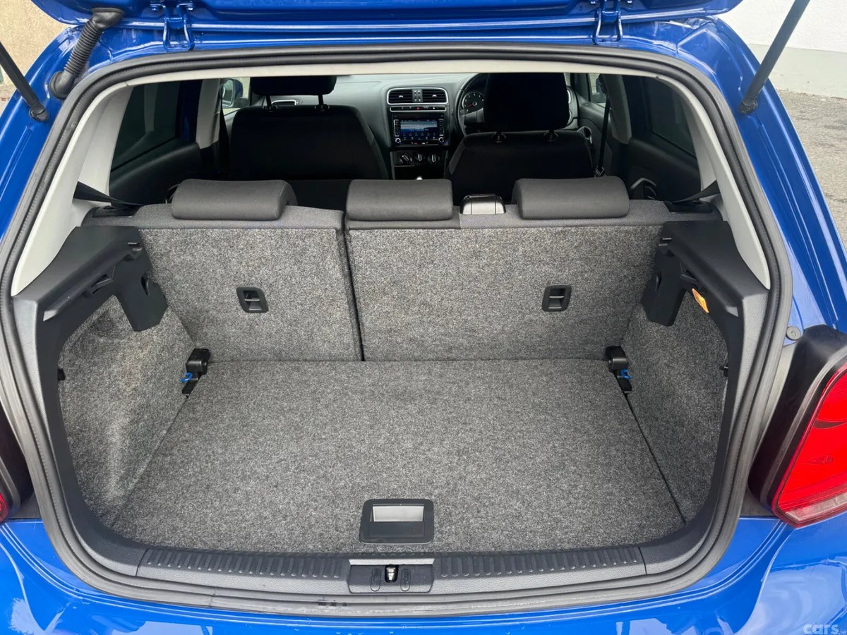 Volkswagen Polo Hatchback, Petrol, 2013, Blue