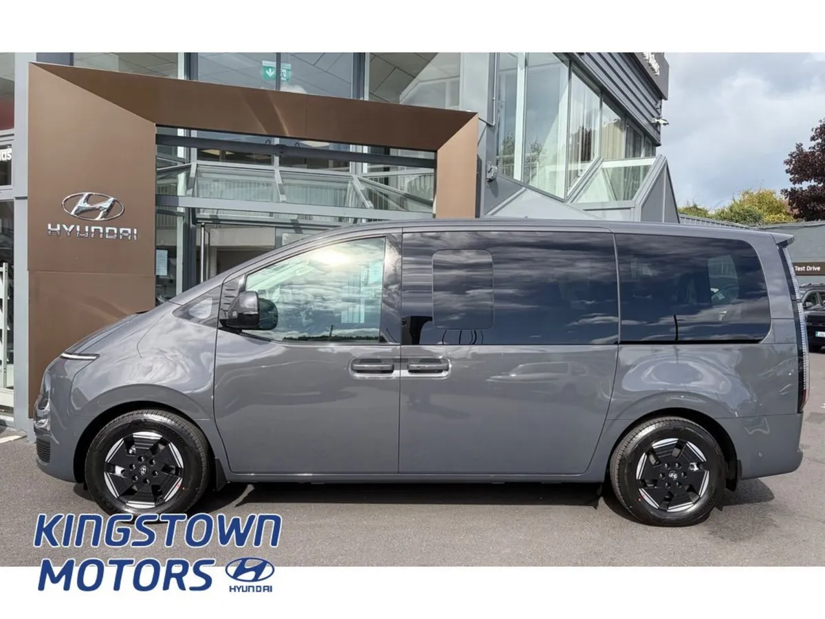 Hyundai Staria Minibus, Electric, 2027, Grey