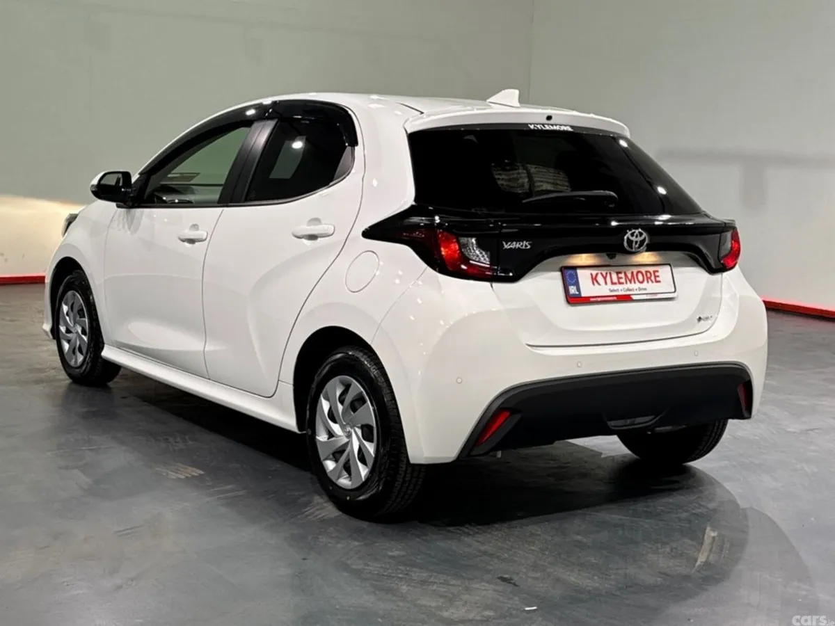 Toyota Yaris Hatchback, Petrol Hybrid, 2024, White
