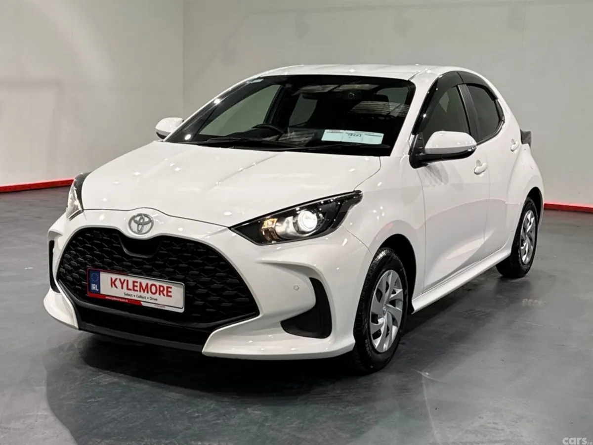 Toyota Yaris Hatchback, Petrol Hybrid, 2024, White