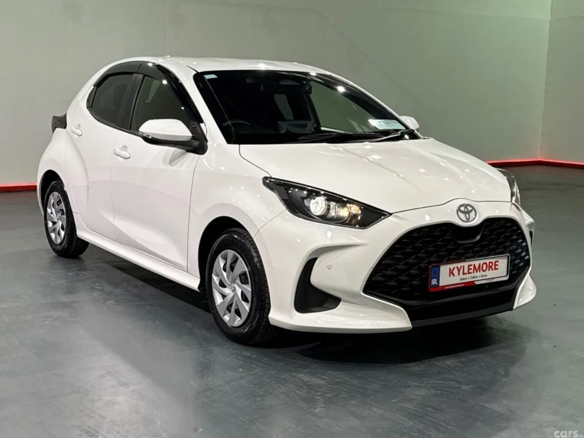 Toyota Yaris Hatchback, Petrol Hybrid, 2024, White